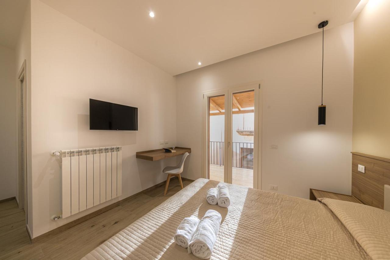 Coresi Rooms 체팔루 외부 사진